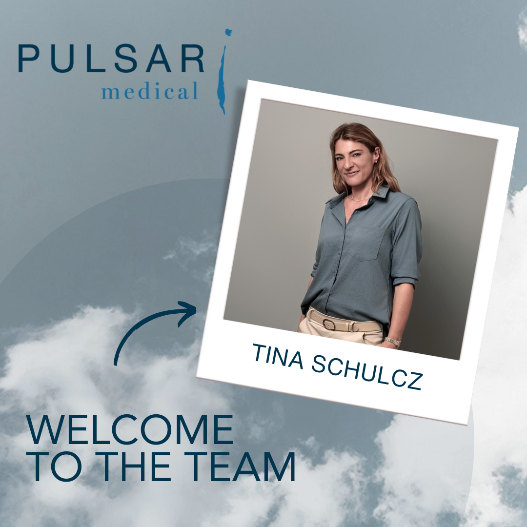 Grafik zeigt ein Polaroid Bild von Frau Tina Schulcz. Ebenfalls auf der Grafik ist das Logo der PULSAR Medical AG zu sehen (oben links) und unten links der Schriftzug „welcome to the team“ mit einem Pfeil zu dem Polaroid von Frau Tina Schulcz.